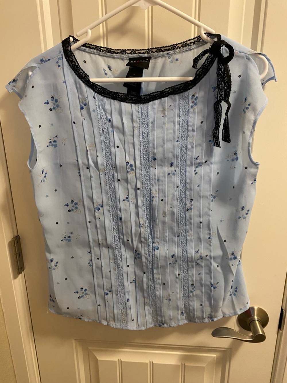 AXCESS Liz Claiborne M Top Blue Floral Medium Blouse Lace Trim Shirt Med